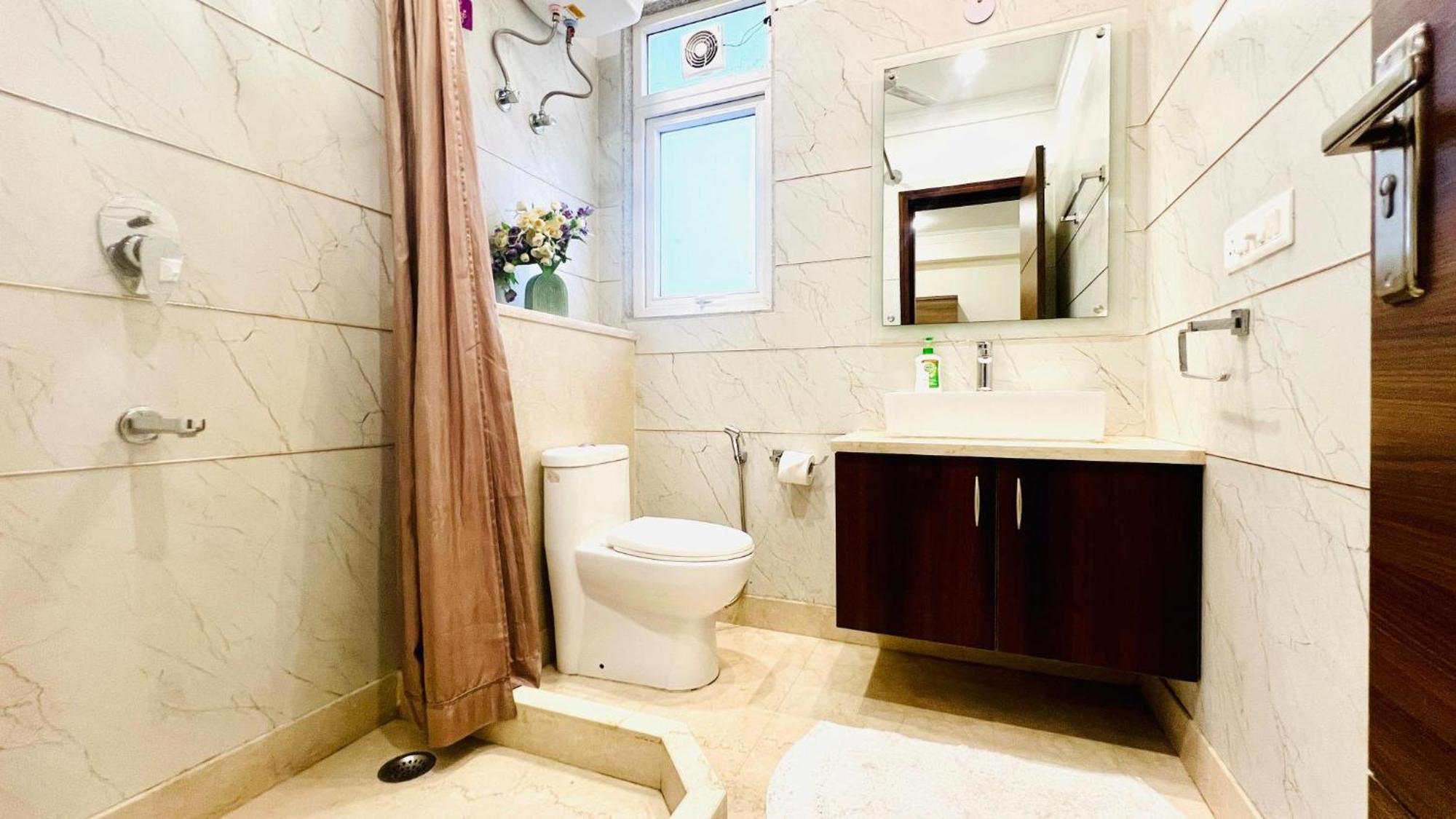Bluo Studio2 Golf Course Road - Gym, Terrace Garden 古尔冈 外观 照片